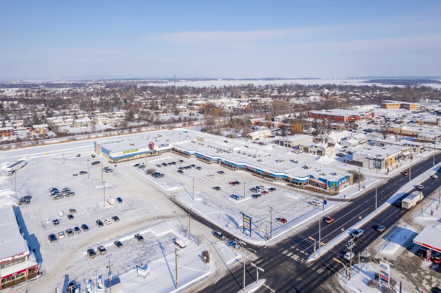More Photos Of 345-393 Boul Harwood, Vaudreuil-dorion Storefront Retail Office For Lease