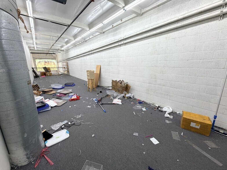 More Photos Of 951 Crocker St, Los Angeles Storefront Retail Office For Lease