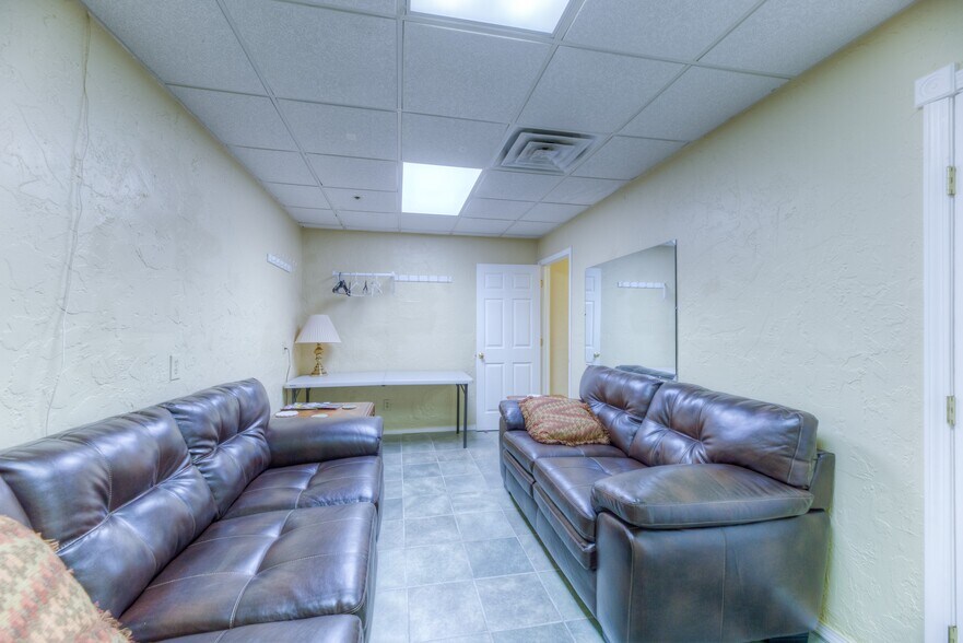 More Photos Of 1109 E Memphis St, Broken Arrow Religious Facility For Lease