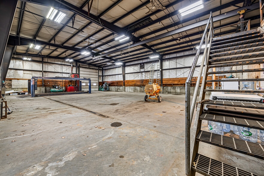 More Photos Of 165 Carmelinas Cir, Ludlow Industrial For Lease