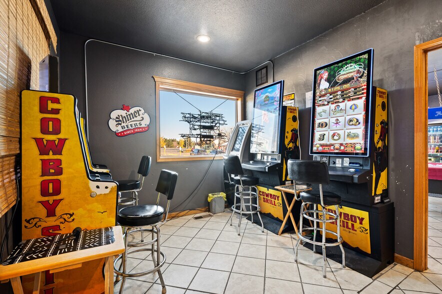 More Photos Of 2 Hays Blvd, Pine Haven Restaurant For Sale