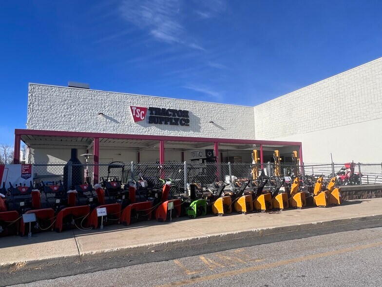 More Photos Of 1328 Hooksett Rd, Hooksett Unknown For Lease