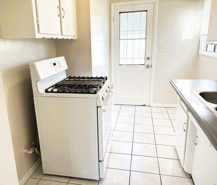 More Photos Of 612 N Olive St, Anaheim Apartments For Sale