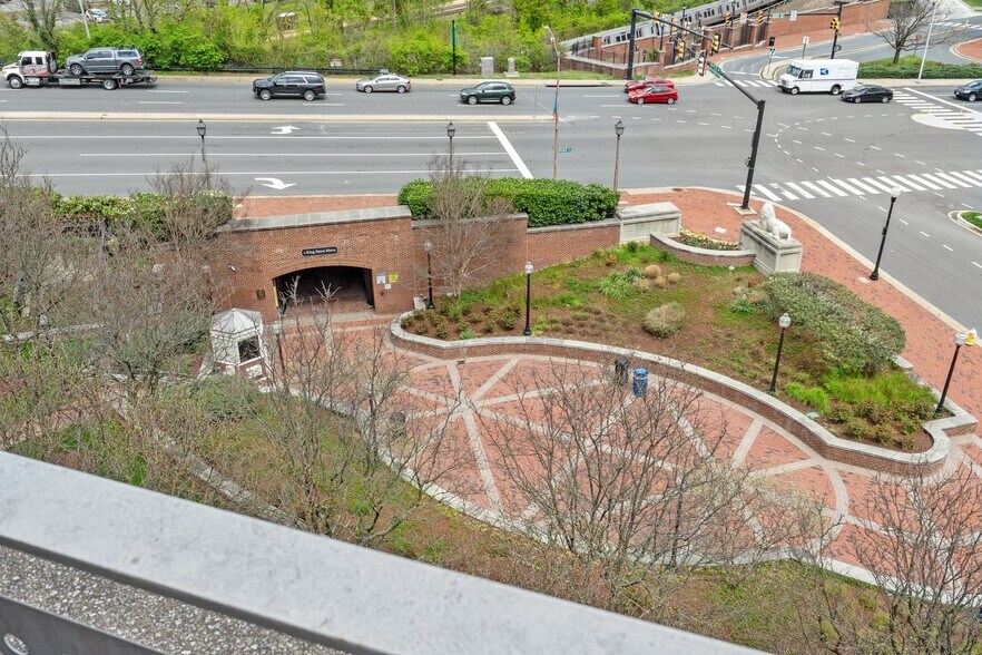 More Photos Of 2000 Duke St, Alexandria Office For Sale