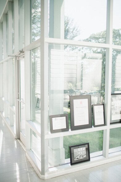 More Photos Of 1031 N Congress St, Jackson Office For Sale