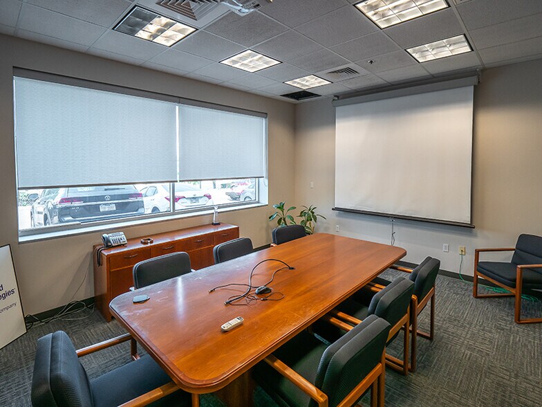 More Photos Of 8200 Cross Park Dr, Austin Light Distribution For Lease