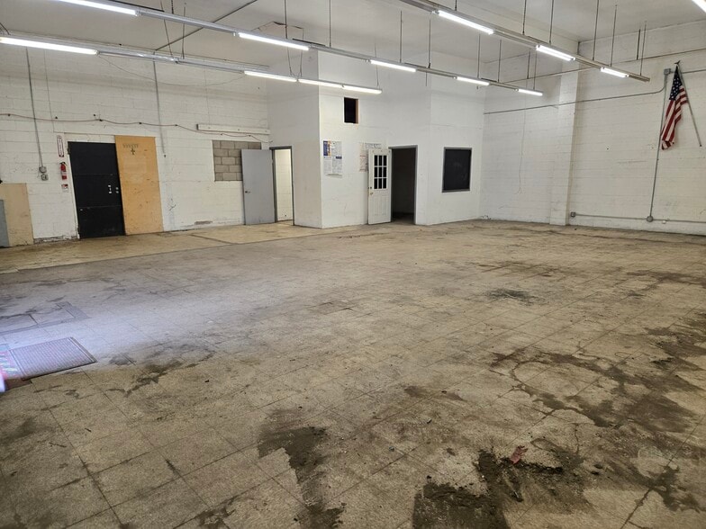 More Photos Of 7704 Clybourn Ave, Sun Valley Manufacturing For Sale