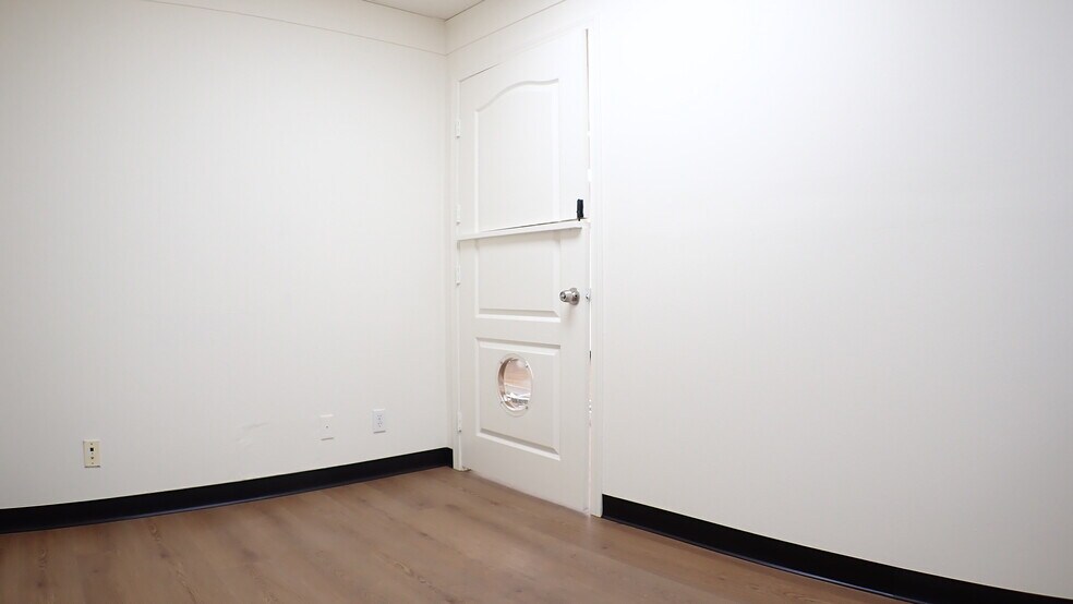 More Photos Of 519 S Flower St, Burbank Warehouse For Lease