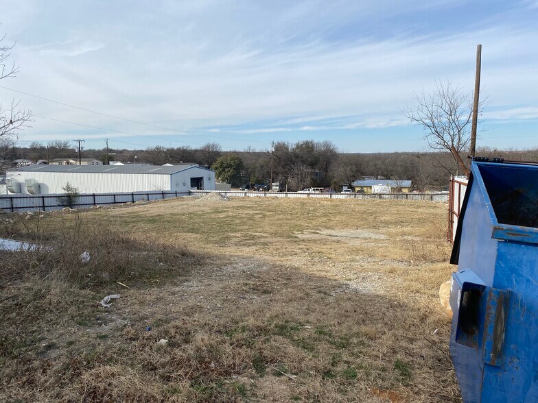 More Photos Of 3879 Fort Worth Hwy, Weatherford Showroom For Sale