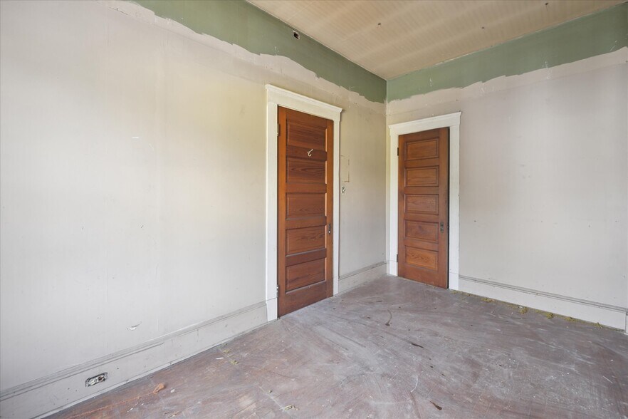 More Photos Of 5505 Lorain Ave, Cleveland Storefront Retail Residential For Sale