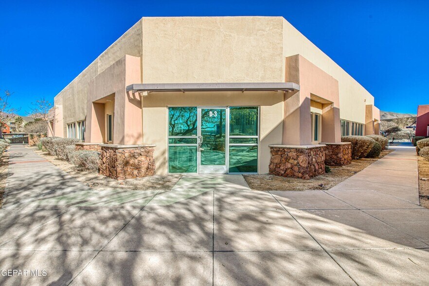 Primary Photo Of 550 S Mesa Hills Dr, El Paso Medical For Lease