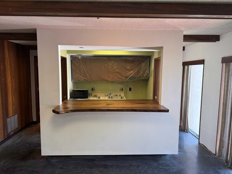 More Photos Of 1411 6th Ave, Grafton Showroom For Sale