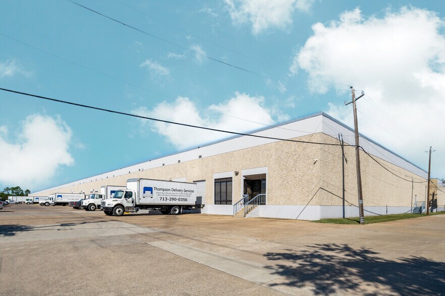 More Photos Of 1930-1998 Afton St, Houston Unknown For Lease