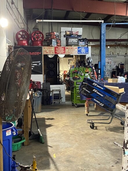 More Photos Of 1816 57th St, Sarasota Warehouse For Sale