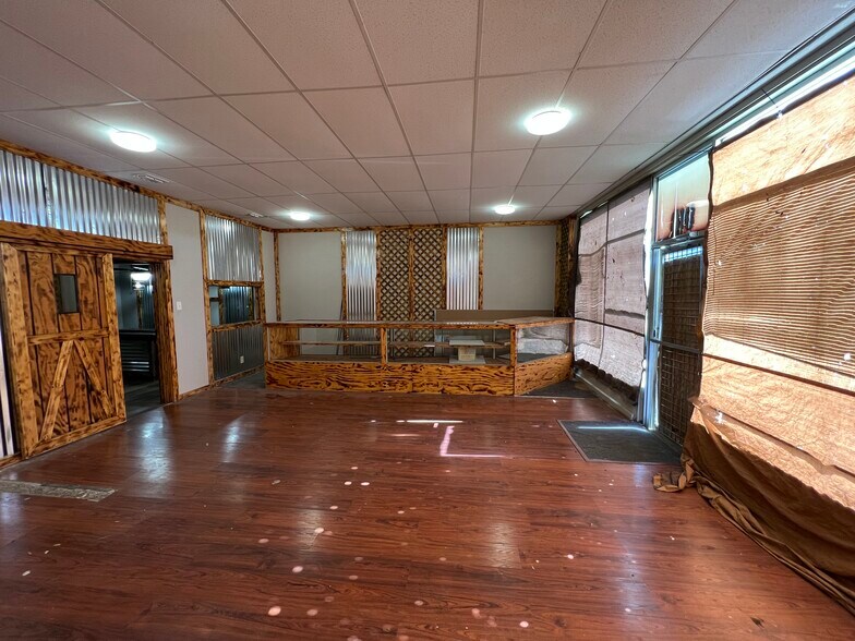 More Photos Of 516-518 S Broadway St, McAllen Office For Sale