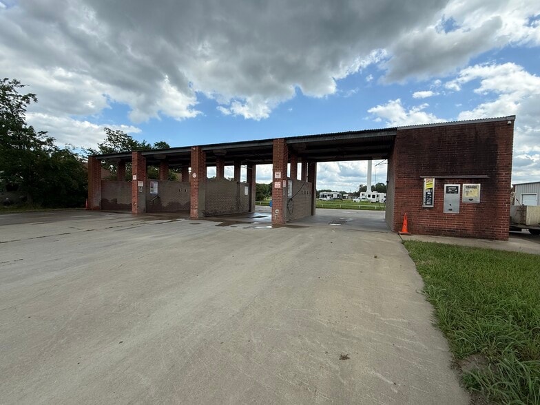 More Photos Of 931 E Dallas Ave, Cooper Self Storage For Sale