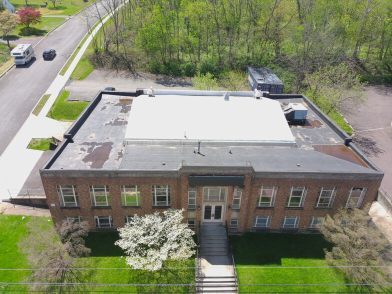 Primary Photo Of 500 S Main St, Spring City Manufacturing For Sale