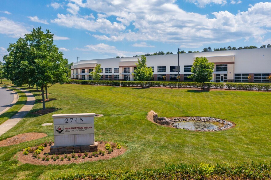 More Photos Of 2745 Whitehall Park Dr, Charlotte Unknown For Lease