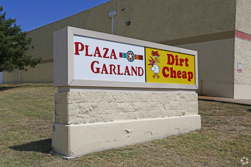 More Photos Of 3161 Broadway Blvd, Garland Freestanding For Lease
