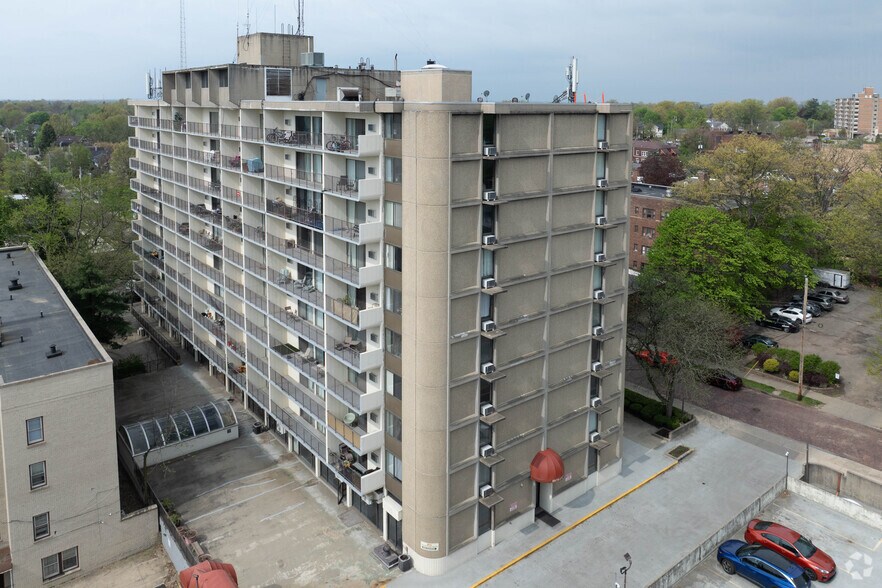 More Photos Of 733 W Market St, Akron Apartments For Lease