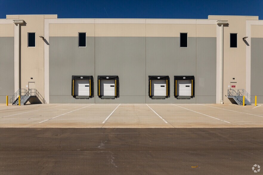 More Photos Of 21001 E 13th Ave, Aurora Distribution For Lease