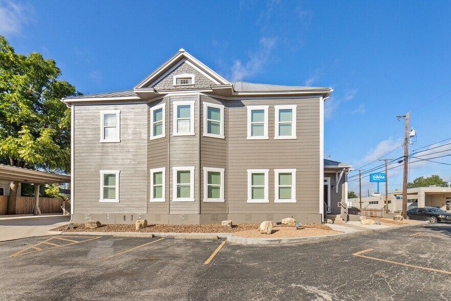 More Photos Of 626 E Quincy St, San Antonio Office For Lease