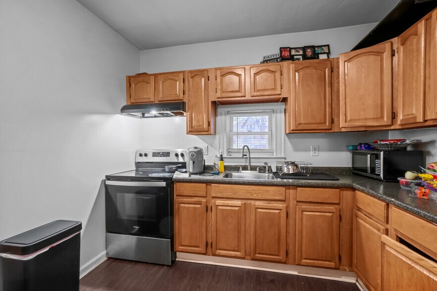 More Photos Of 47 Mary St, Pawtucket Apartments For Sale