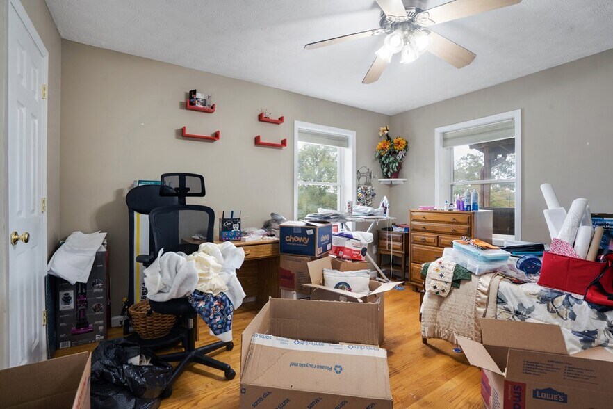 More Photos Of 6 Sanderson St, Hayesville Flex For Sale