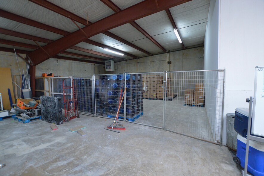 More Photos Of 910 W Kearney St, Mesquite Warehouse For Sale