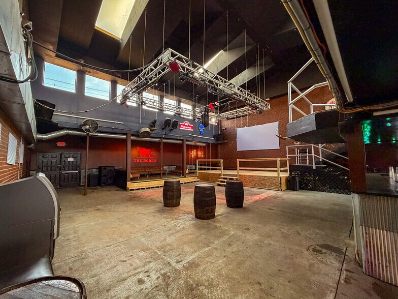 More Photos Of 906 Hampshire St, Quincy Bar For Sale