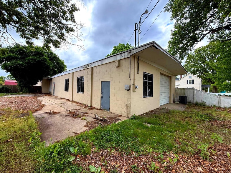 More Photos Of 407 S West Blvd, Landisville Warehouse For Lease