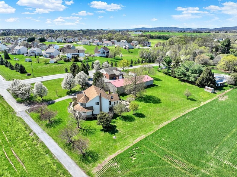 More Photos Of 2553 Roosevelt Ave, York Flex For Sale