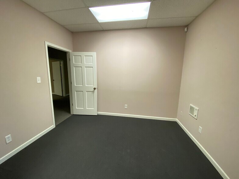 More Photos Of 232-236 Industrial Park Dr, Commerce Office For Sale