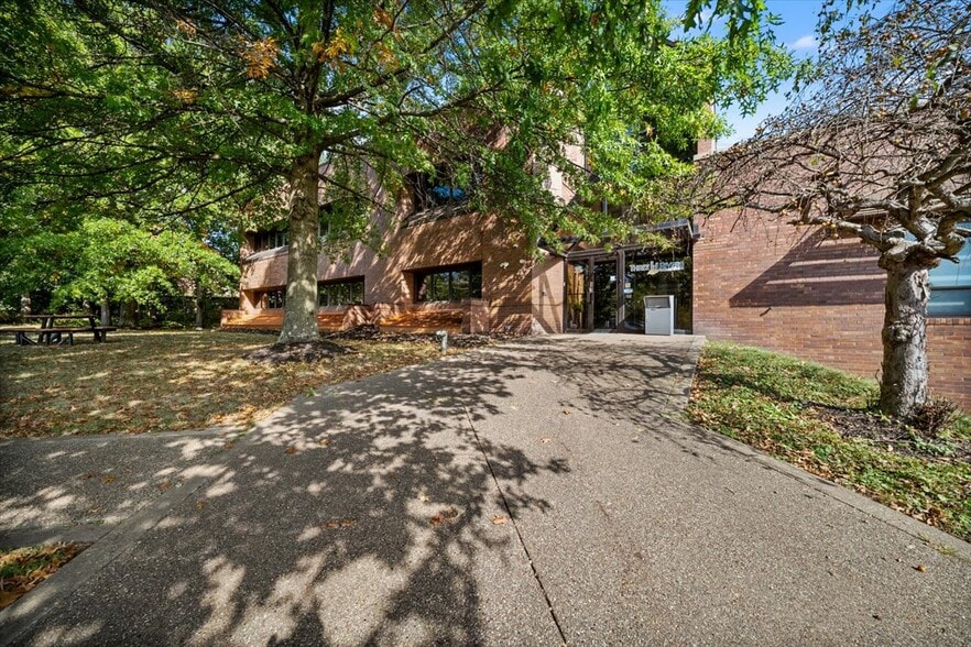 More Photos Of 115 Technology Dr, Pittsburgh Medical For Lease