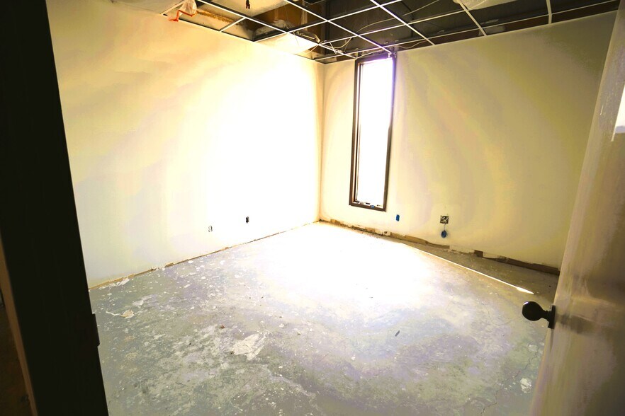 More Photos Of 7031 Grand Blvd, Houston Research And Development For Lease