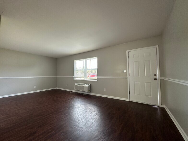 More Photos Of 969 Forest Ave, Forest Park Apartments For Sale