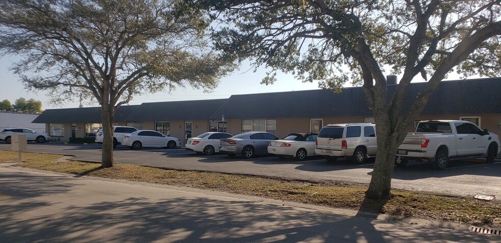More Photos Of 1013-1017 SE 12th Ave, Cape Coral Industrial For Lease