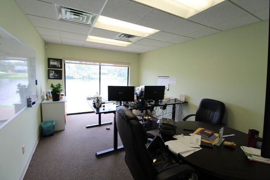 More Photos Of 5717 Bessie Dr, Sarasota Office For Lease
