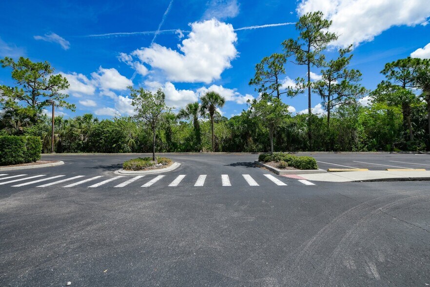 More Photos Of 5920 Pan American Blvd, North Port Medical For Lease