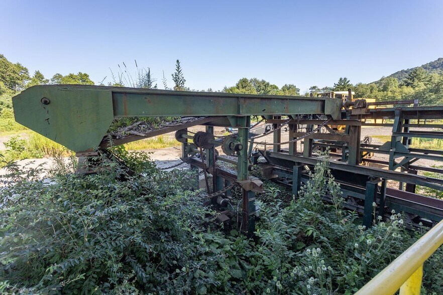 More Photos Of 398 Main St, Roulette Warehouse For Sale