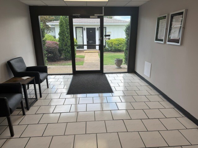 More Photos Of 3025 University Ave, Columbus Office For Lease