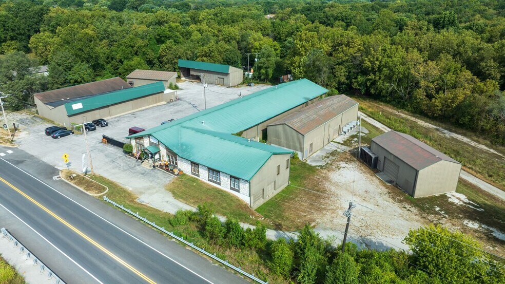 More Photos Of 408 W Main St, Greenwood General Retail For Sale