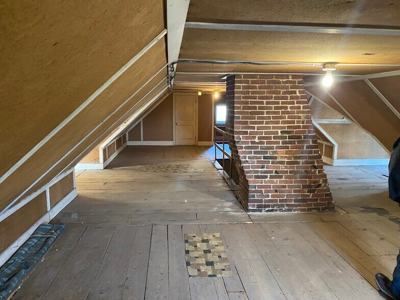 More Photos Of 201 N Main St, Nazareth Office For Lease