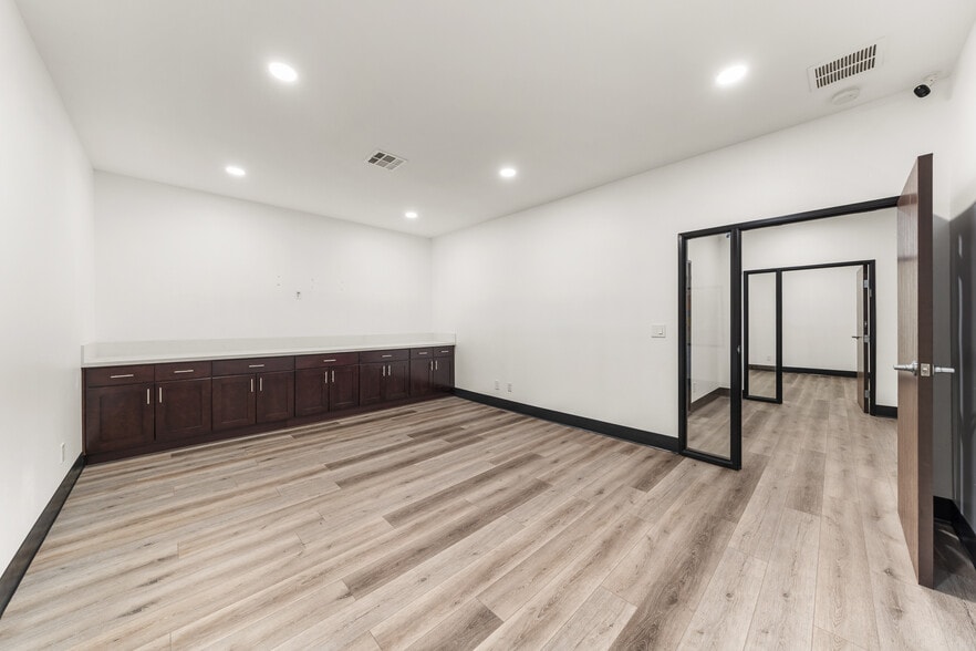 More Photos Of 23282 Peralta Dr, Laguna Hills Warehouse For Sale
