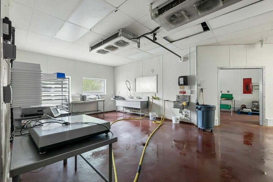 More Photos Of 3006 State Highway FF, Jackson Industrial For Sale