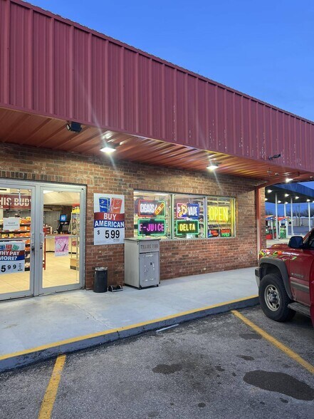 More Photos Of Cherokee St, Lindsay Convenience Store For Lease