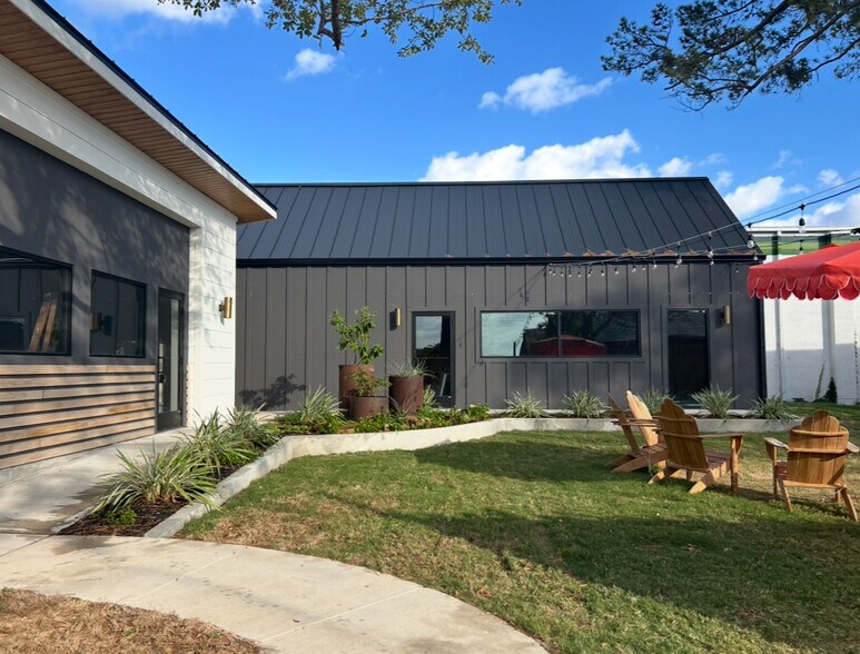 More Photos Of 2214 W 34th St, Houston General Retail For Lease