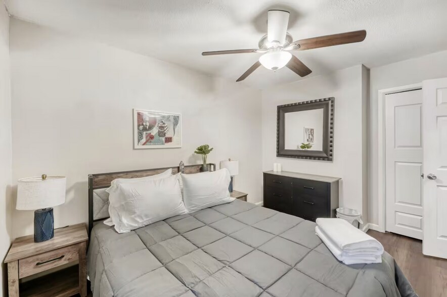 More Photos Of 4903 Merritt Cir, Austin Multifamily For Sale