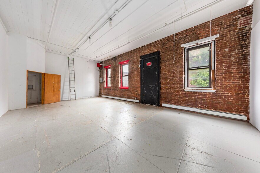 More Photos Of 148 India St, Brooklyn Warehouse For Lease