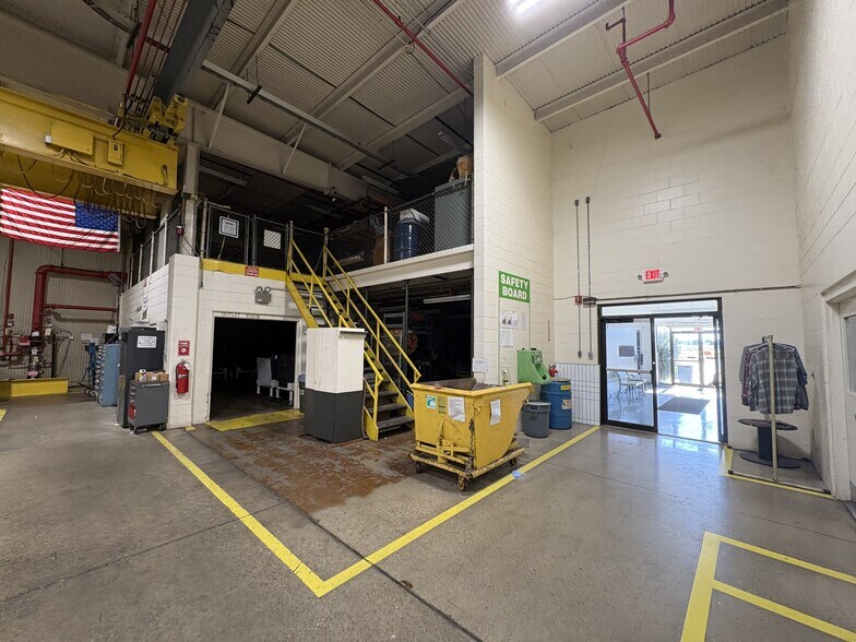 More Photos Of 101 E Industrial Blvd, Logansport Manufacturing For Sale